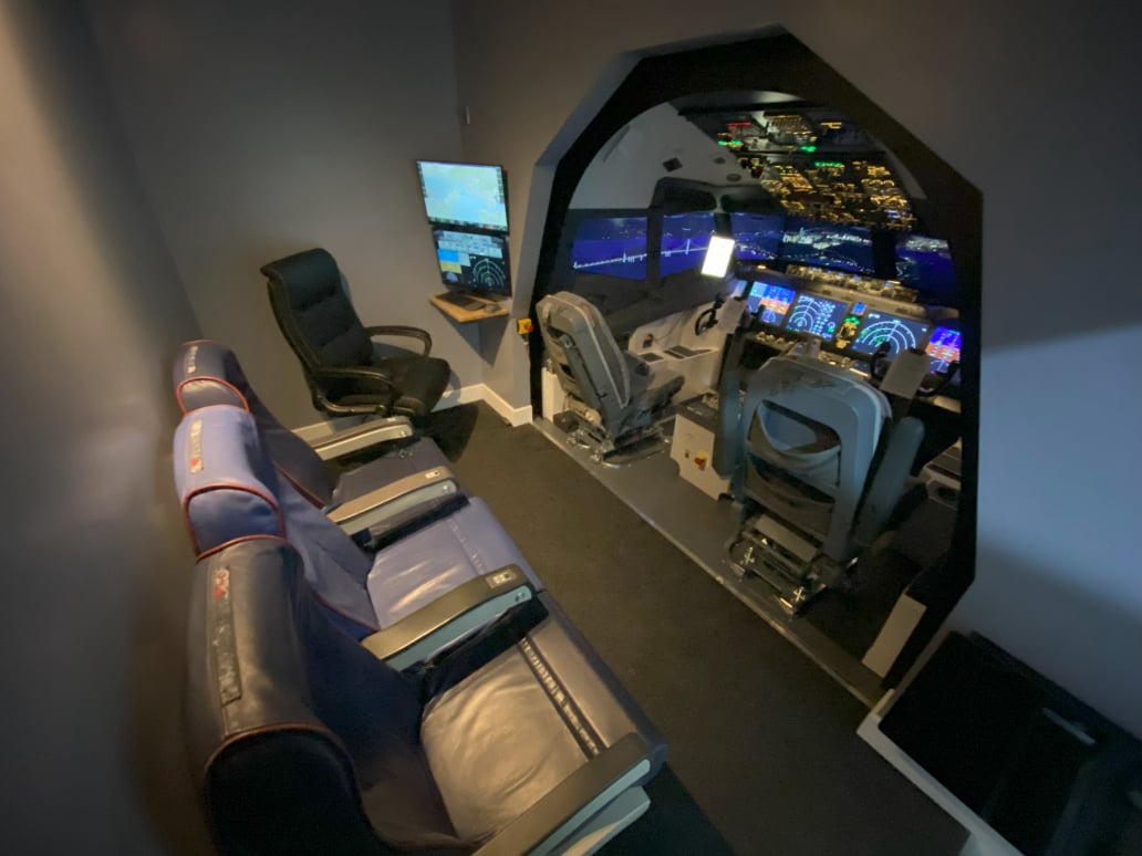 737 Captain seat